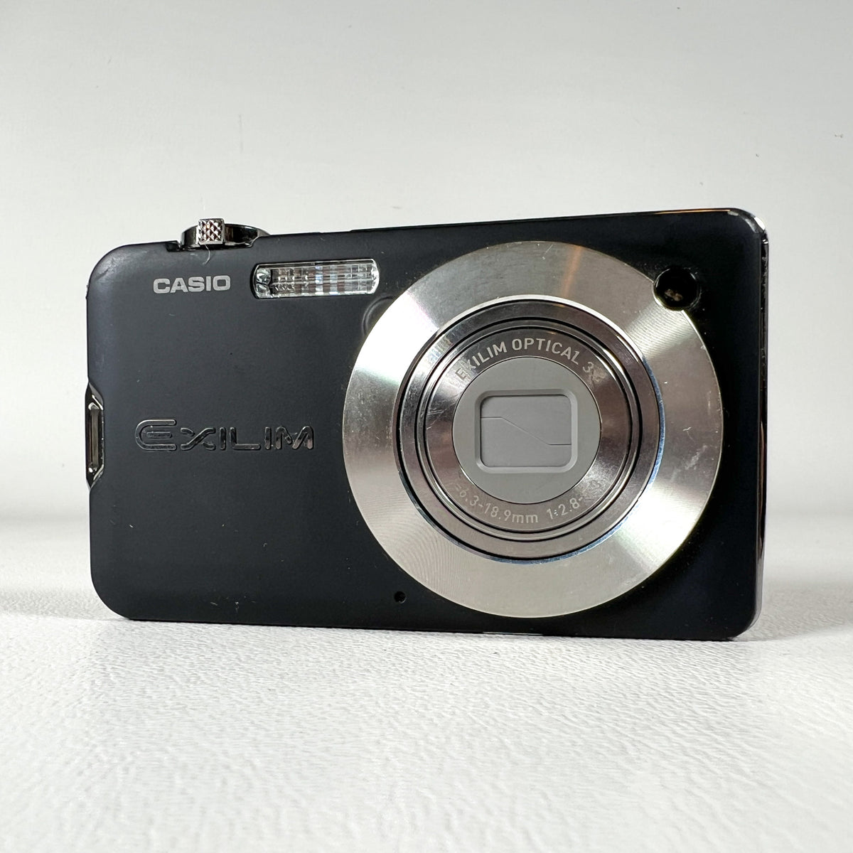 Modern 2008 Casio Exilim EX-S10 10.1MP Digital Camera