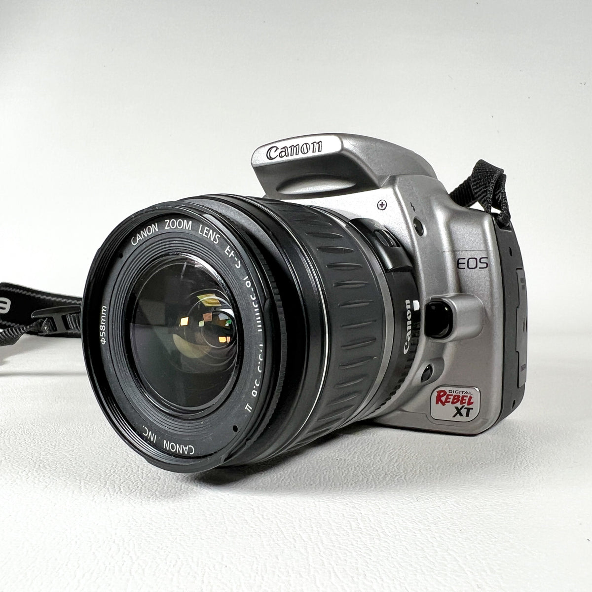 CANONキャノンのカメラ Vintage 2005 Canon EOS Digital Rebel XT 8 MP DSLR Digital Camera