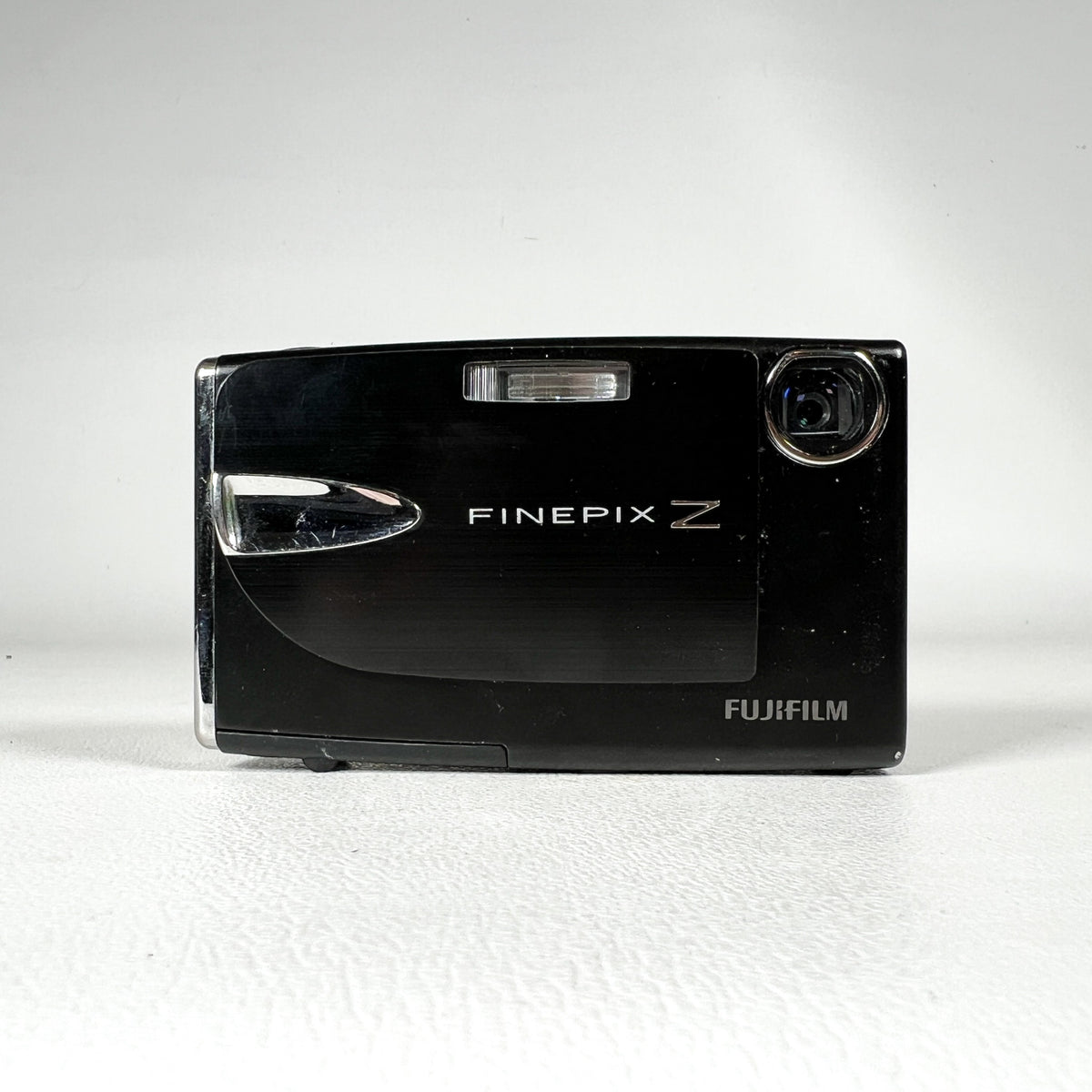 Modern 2008 Fujifilm FinePix Z20 fd 10MP Digital Camera
