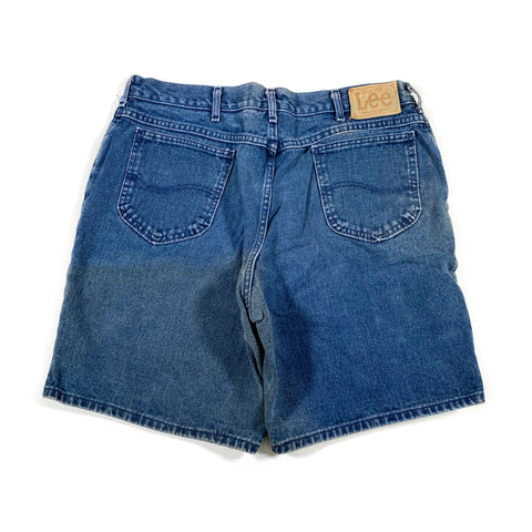 This is a pair of lee jorts, they are in excellent condition and measure to fit a 35 waist. They have some discoloration from storage and age.