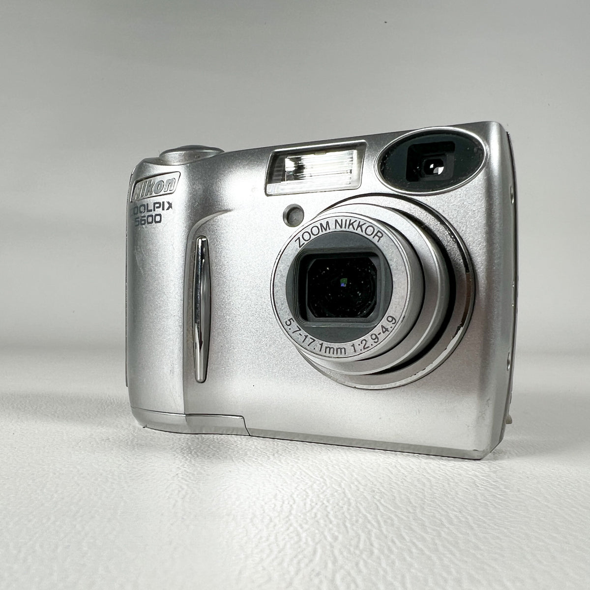 Vintage 2005 Nikon Coolpix 5600 5MP CCD Digital Camera