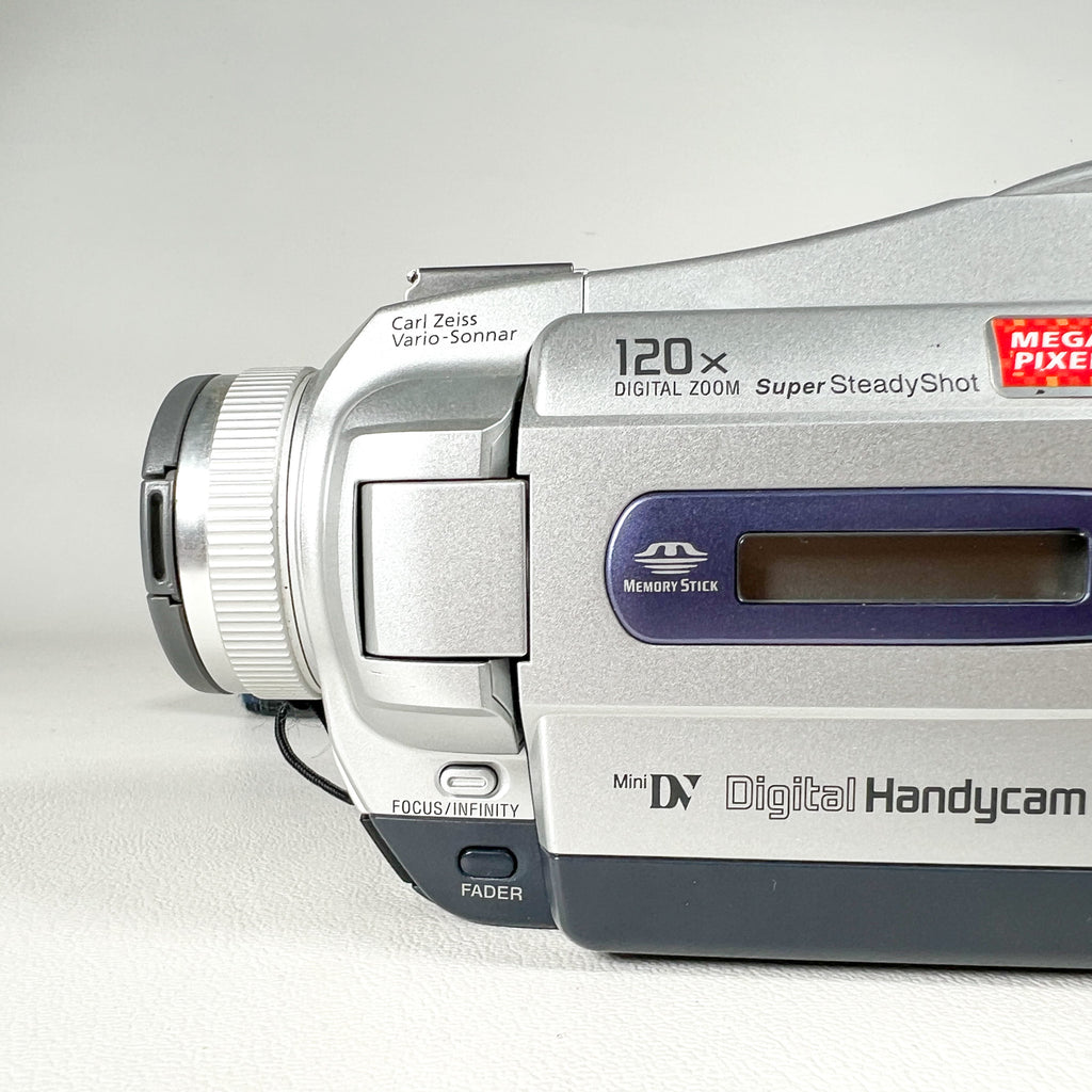 Vintage 2002 Sony DCR-TRV27 MiniDV Digital Handycam Camcorder