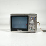 Modern 2006 Nikon Coolpix L6 6.0 MP Digital Camera
