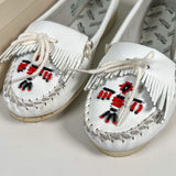 Vintage 90's Minnetonka White Leather Beaded Moccasins Shoes