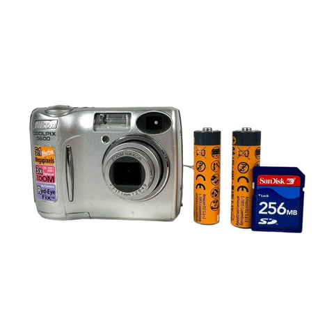 Vintage 2005 Nikon Coolpix 5600 5.1MP Digital Camera