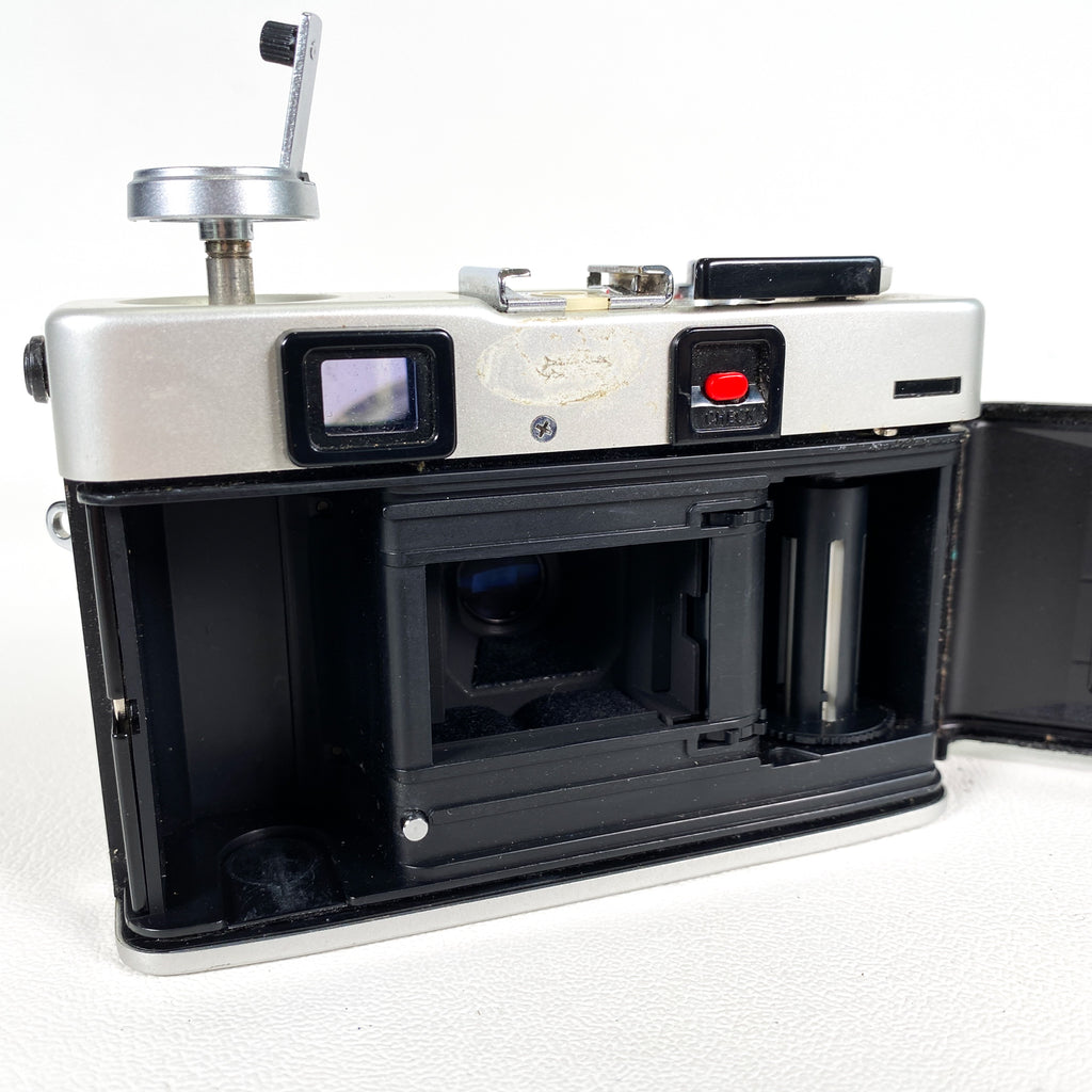 Vintage 70's Minolta Hi-Matic F 35mm Rangefinder Film Camera